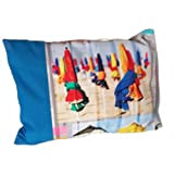 Housse de coussin rectangulaire, 30x40cm, aux motifs de parasols multicolores sur fond bleu, pour une décoration marine colorée